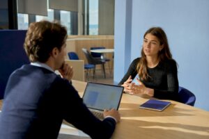 Décideurs B2B : étude de marché opérationnelle, 15–25 entretiens
